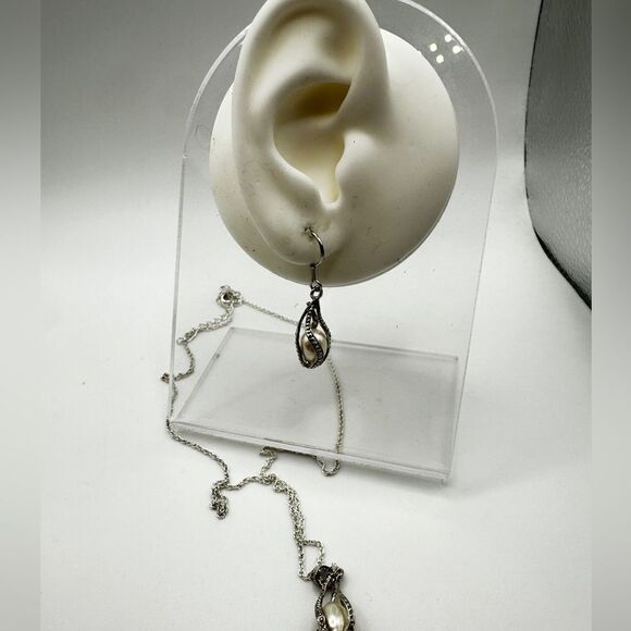 You get 2, 18kt GP, genuine black/white pearl earring and necklace double set!! - Picture 11 of 15